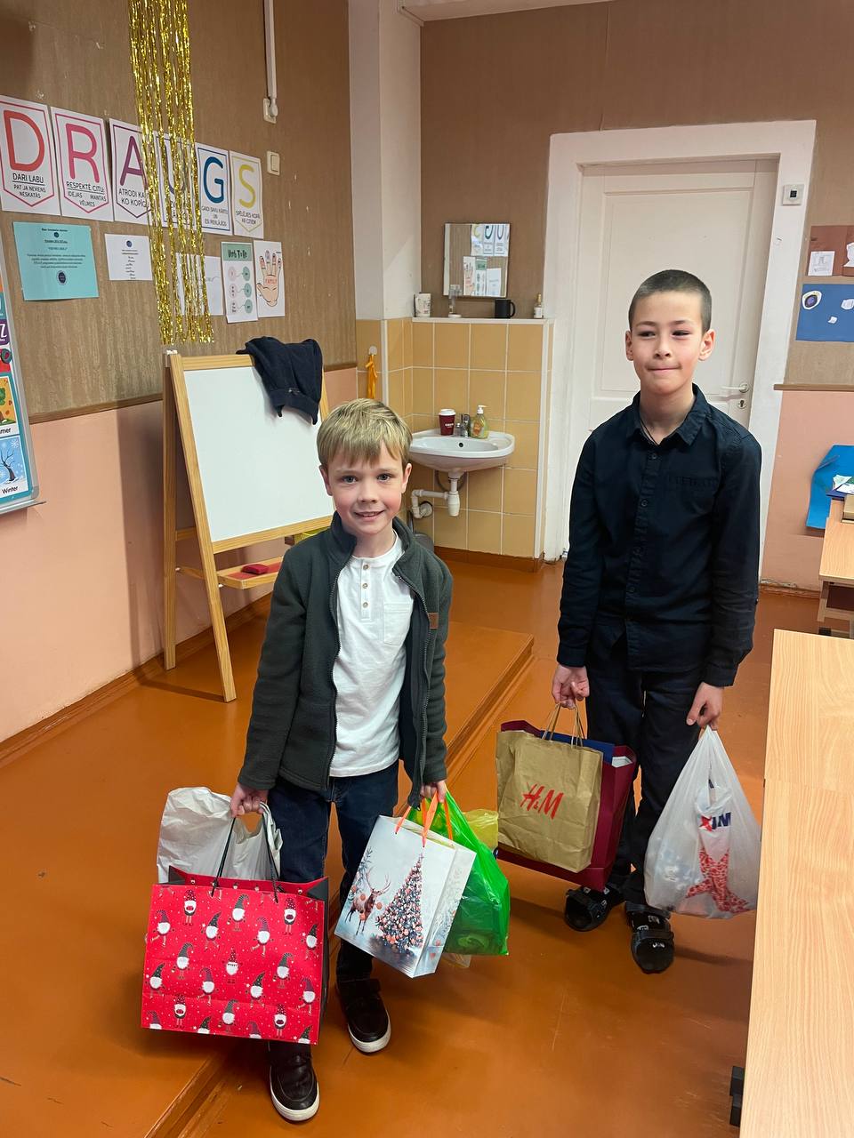 Palīdzi tiem, kas blakus